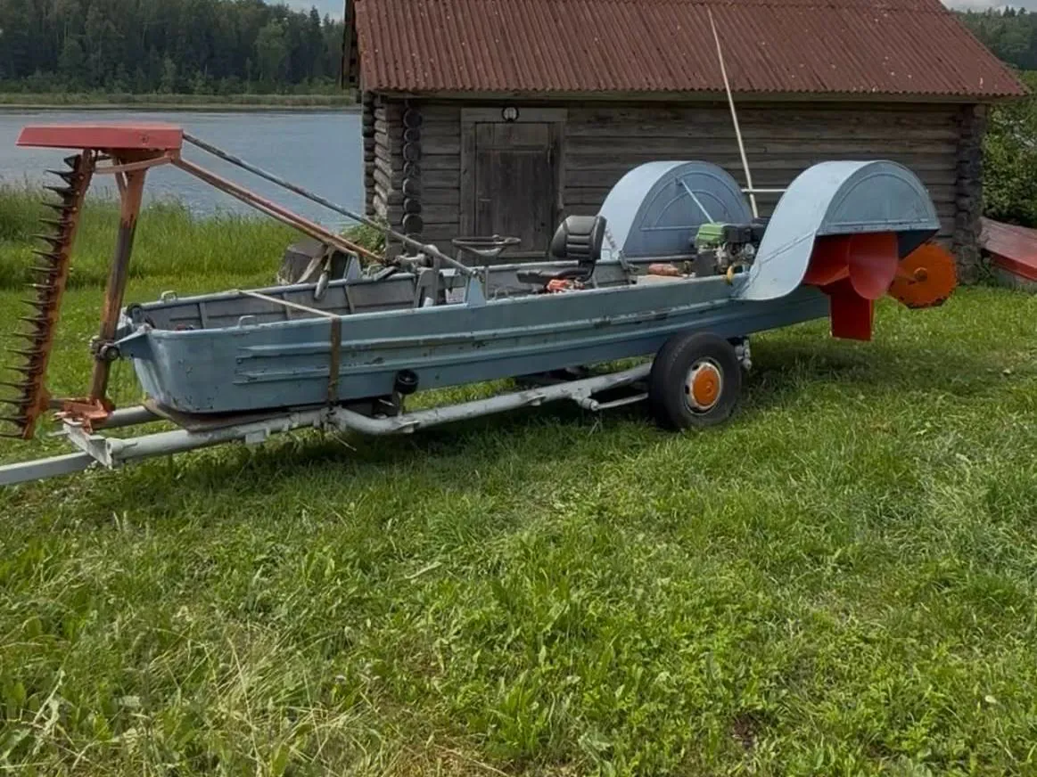 Niedru un ūdenszāļu pļaušana